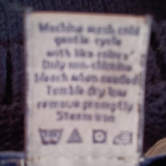 Bass Crewneck Sweater, size M - Picture 5 of 5